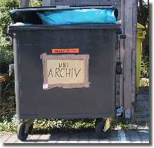 Müllcontainer: Uni Archiv