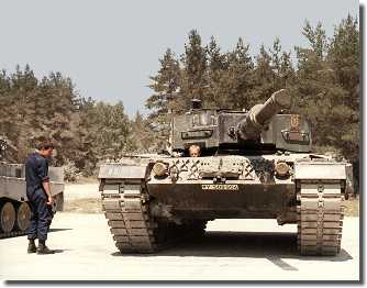 Leopard II A4, front view