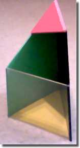 Papierkorbpyramide mit Plexiglas